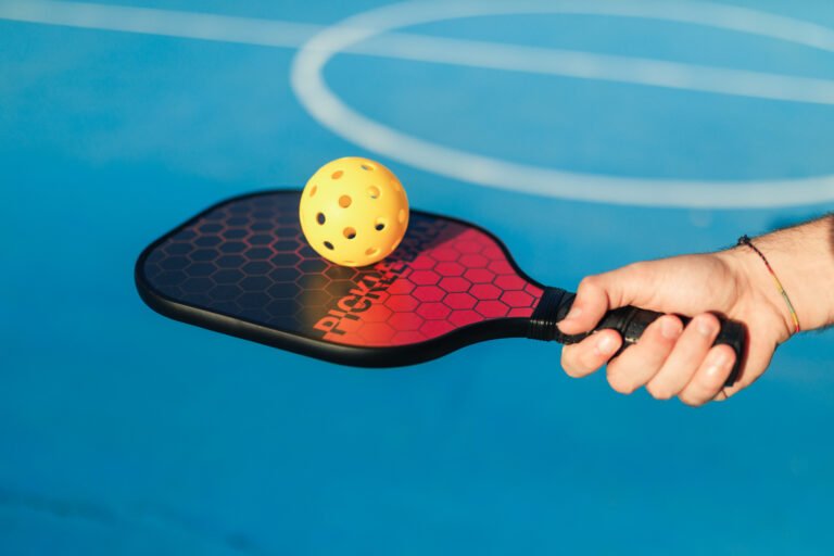 Raquete de picklebal com bola